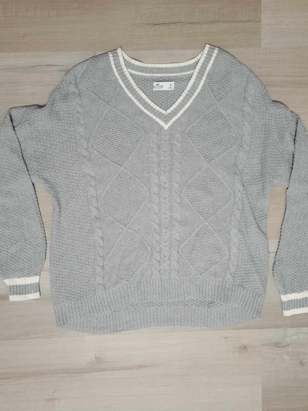 Hollister Light Gray V-Neck Cable Knit Sweater with White Trim